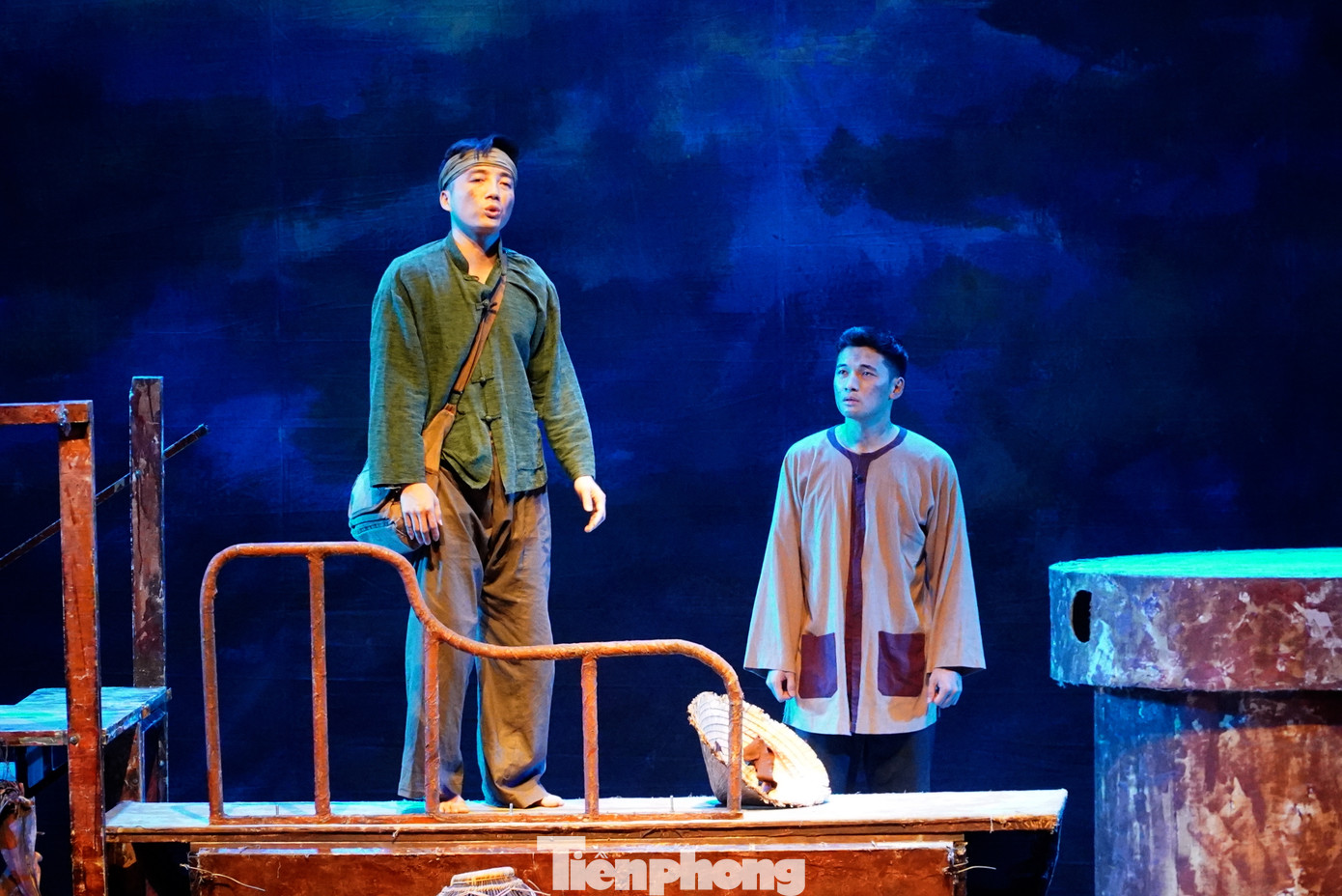 Lý Tự Trọng với tư chất thông minh đã sáng tạo, gan dạ, nhiều lần vượt qua sự truy lùng, vây bắt của kẻ thù và hoàn thành nhiệm vụ được giao.