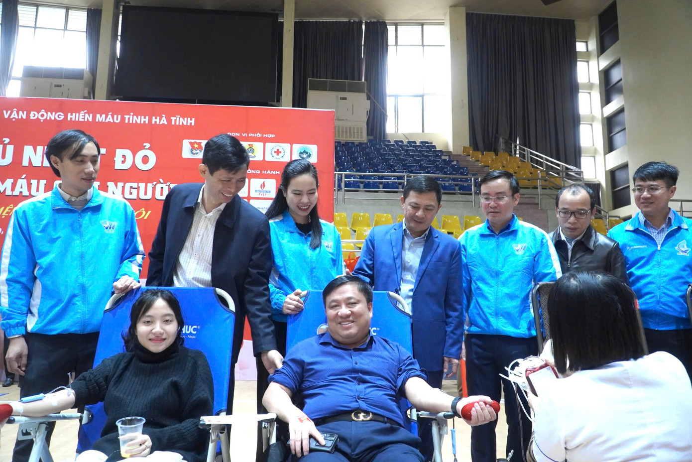 Tham dự chương trình có ông Lê Ngọc Châu - Tỉnh ủy viên, Phó Chủ tịch UBND tỉnh; ông Trần Nhật Tân - UVBTV Tỉnh ủy, Chủ tịch Ủy ban MTTQ Việt Nam tỉnh cùng đại diện lãnh đạo các sở ban ngành và hàng trăm tình nguyện viên, người lao động tham gia hiến máu. Tham dự chương trình có ông Lê Ngọc Châu - Tỉnh ủy viên, Phó Chủ tịch UBND tỉnh; ông Trần Nhật Tân - UVBTV Tỉnh ủy, Chủ tịch Ủy ban MTTQ Việt Nam tỉnh cùng đại diện lãnh đạo các sở ban ngành và hàng trăm tình nguyện viên, người lao động tham gia hiến máu.