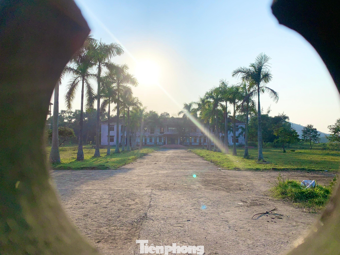 Năm 2000, UBND tỉnh Hà Tĩnh đầu tư 15 tỷ đồng xây dựng, nâng cấp Trường Trung cấp Kỹ thuật Nông nghiệp tại thị trấn Xuân An (huyện Nghi Xuân). Toàn bộ khuôn viên trường được xây dựng trên diện tích 4,6ha. Mục tiêu trường đặt ra sẽ đào tạo các ngành nghề như chăn nuôi thú y, trồng trọt….