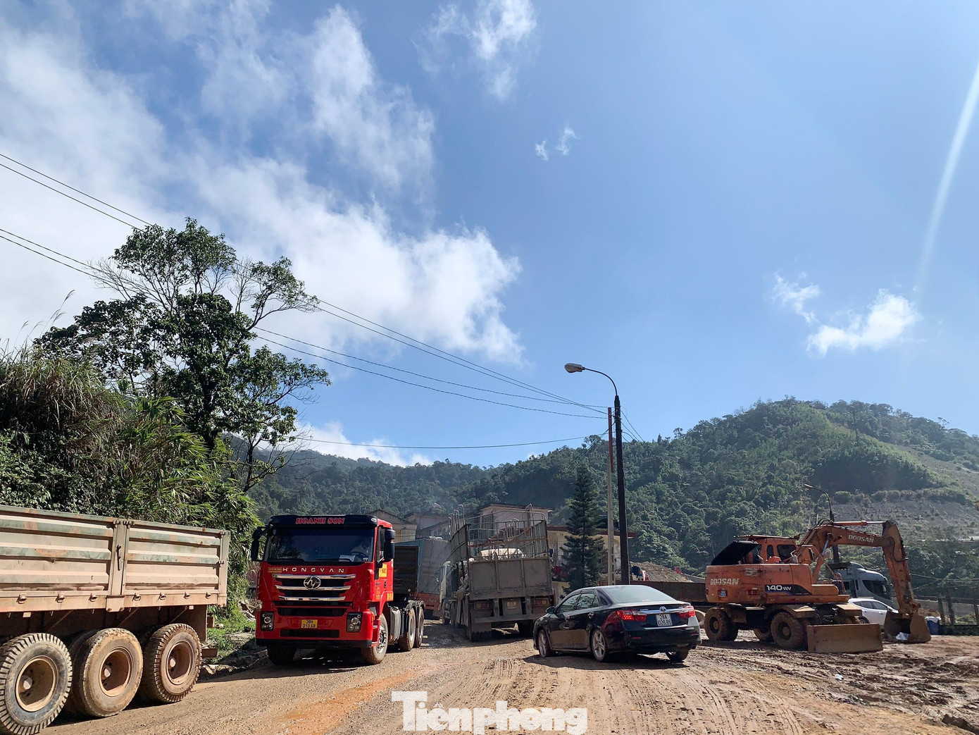 Dự án nâng cấp quốc lộ 8A do ban Quản lý dự án 4 (Tổng cục đường bộ Việt Nam) làm chủ đầu tư.