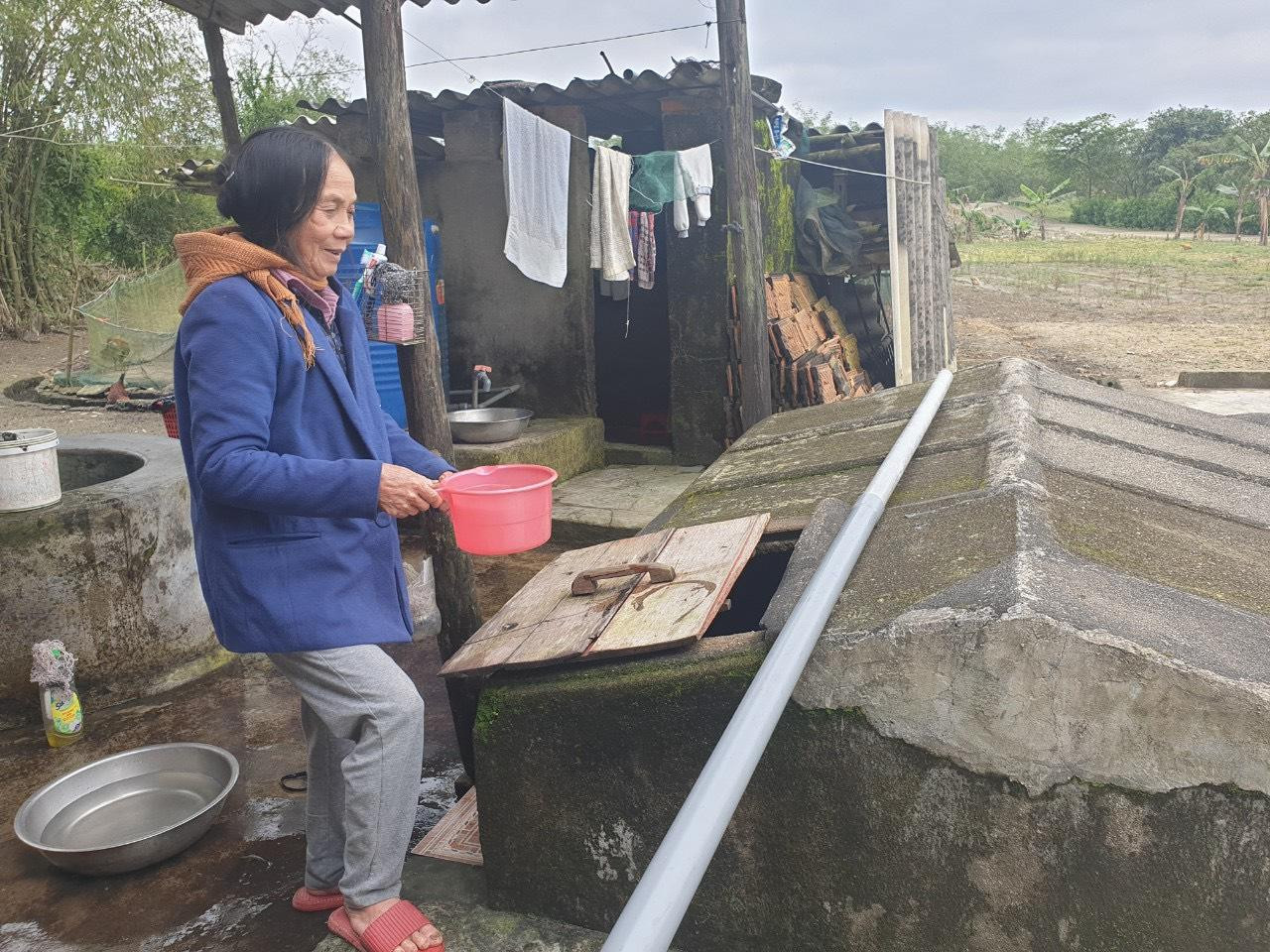 Lâu nay người dân huyện Kỳ Anh phải xây dựng bể đựng nước mưa để dùng nấu ăn.