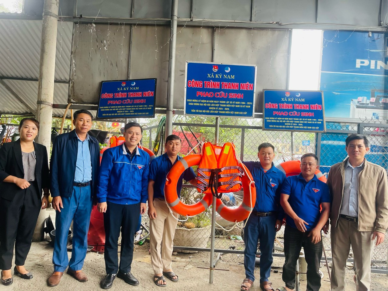 Tại thị xã Kỳ Anh lực lượng đoàn viên thanh niên đã triển khai nhiều phần việc ý nghĩa: vệ sinh môi trường, bóc gỡ biển quảng cáo rao vặt, chăm sóc vườn hoa thanh niên, dọn dẹp tuyến đường thanh niên, ra mắt 3 điểm phao cứu sinh và cảnh báo đuối nước...