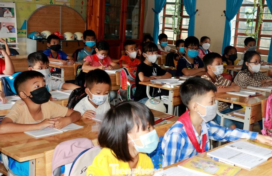 Một số trường tiểu học ở miền núi Nghệ An bắt đầu mở trường đón học sinh trở lại học.