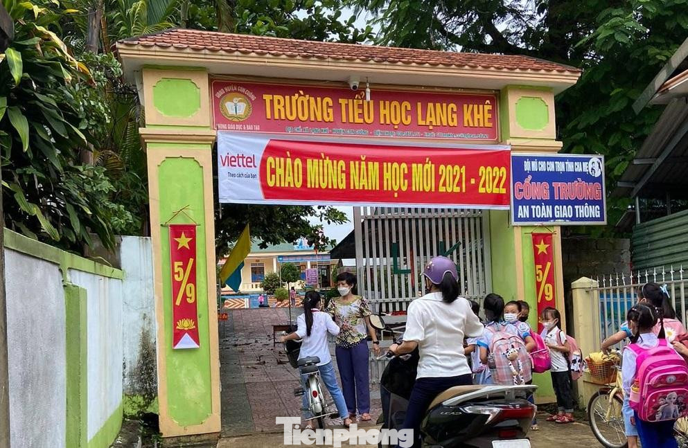 “Việc đi học trở lại cũng đảm bảo quy định chống dịch theo quy định bộ y tế và của sở. Khi lên kế hoạch đi học lại thì phải báo cáo với huyện để có phương án hỗ trợ phòng chống dịch nhằm đảm bảo an toàn cho con em đến trường”, ông Thành chia sẻ.