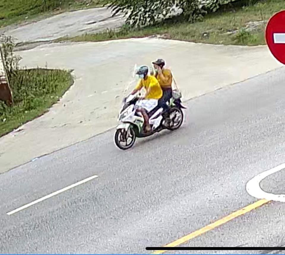 Đôi nam nữ phóng xe vượt chốt bị phạt 10 triệu đồng.