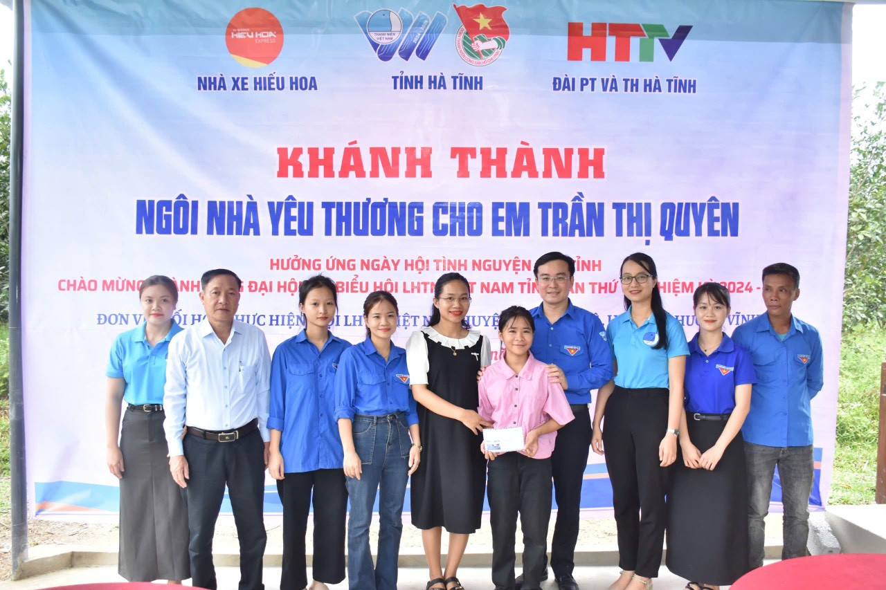 Trong đó, tổ chức khánh thành 2 ngôi nhà yêu thương, 1 ngôi nhà tình nghĩa cho người có công với tổng nguồn lực hỗ trợ 200 triệu đồng. Ảnh: Hoài Nam