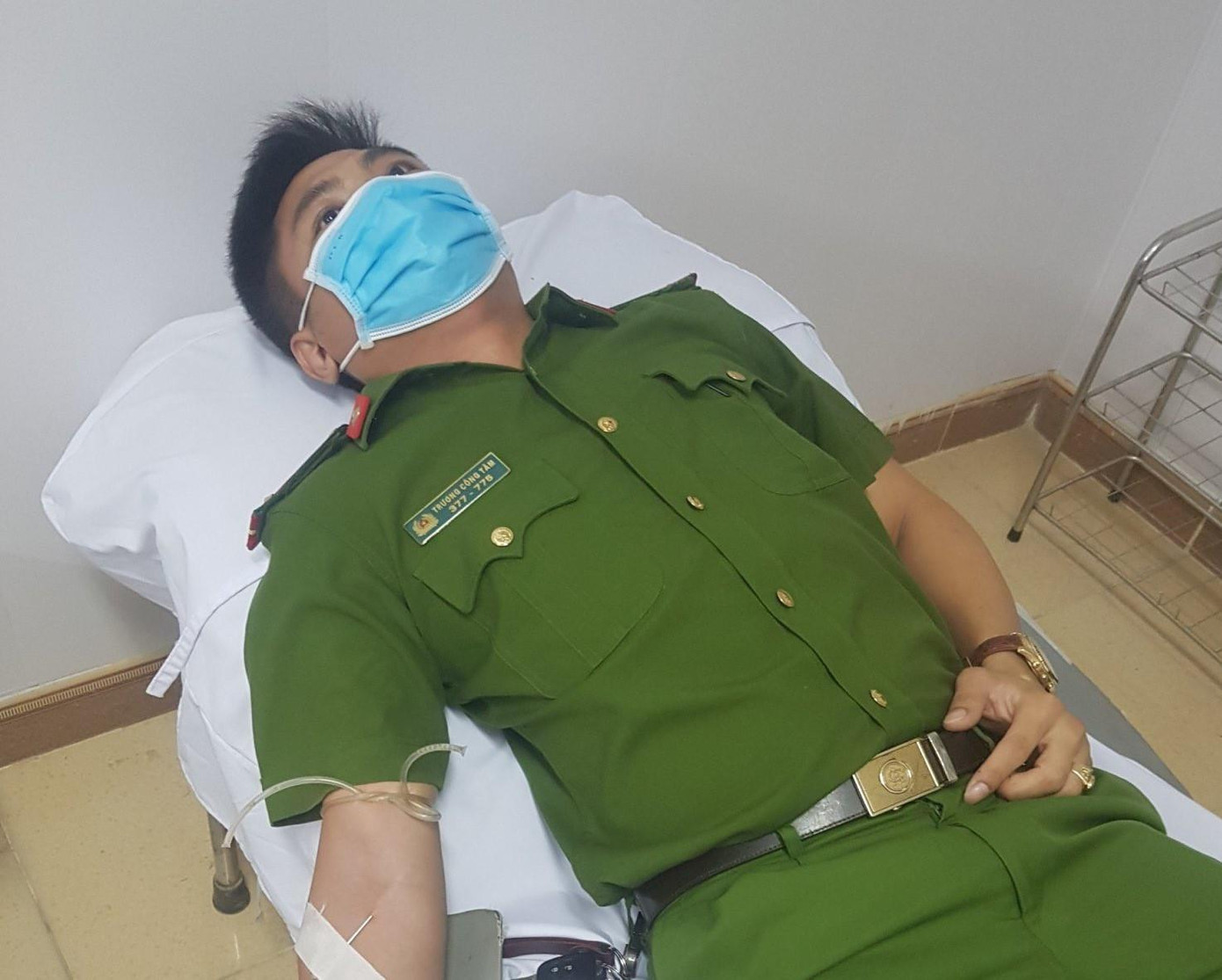 Một trong 5 chiến sĩ hiến máu cứu sản phụ trong đêm.