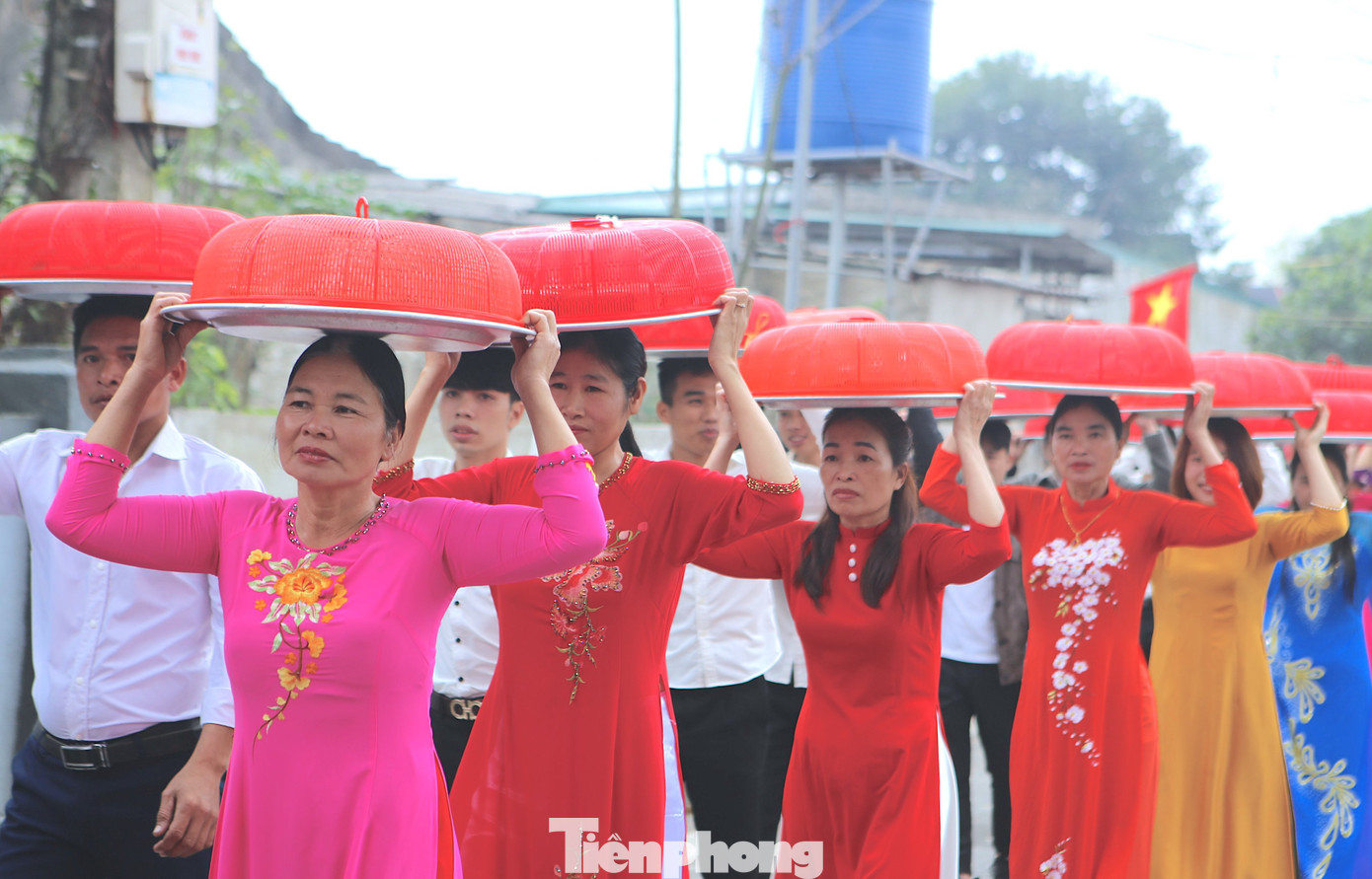 Cứ đến ngày 11, 12, 13 tháng Giêng, người dân xã Mai Phụ (Lộc Hà, Hà Tĩnh) lại chuẩn bị bánh chưng, mâm cỗ gà để tổ chức lễ giỗ vua Mai Hắc Đế. Năm nay, người dân trong toàn xã gói 2.000 chiếc bánh chưng để cung tiến dâng vua trong dịp lễ giỗ thứ 1.300 năm ngày mất của vị vua này.