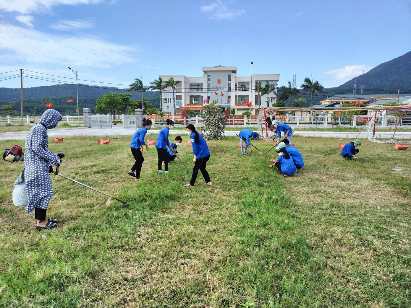 Hoạt động ra quân trong Ngày Chủ Nhật xanh thu hút hơn 3.000 thanh niên tình nguyện tham gia.