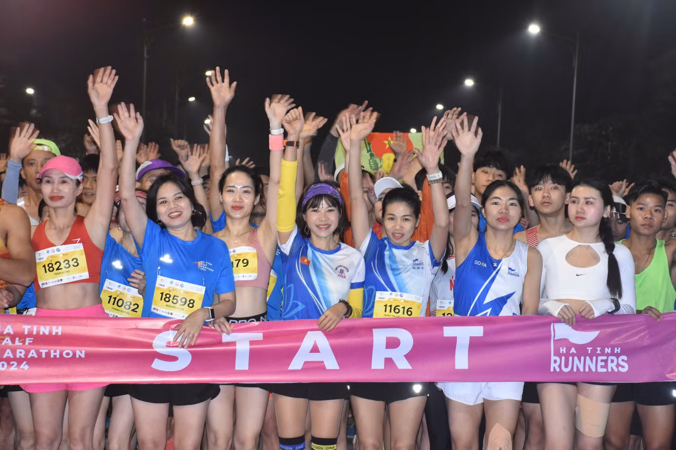 Giải chạy thu hút hơn 1.100 VĐV tham gia tranh tài.
