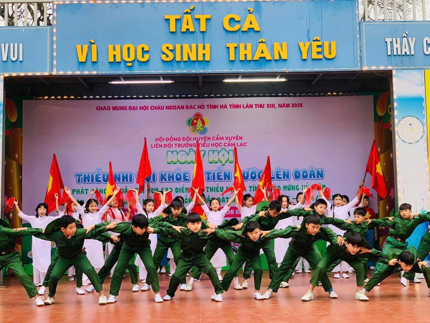 Các liên đội trong toàn tỉnh đồng loạt tổ chức ngày hội “Thiếu nhi vui khỏe - Tiến bước lên Đoàn” dành cho các em đội viên, thiếu nhi.
