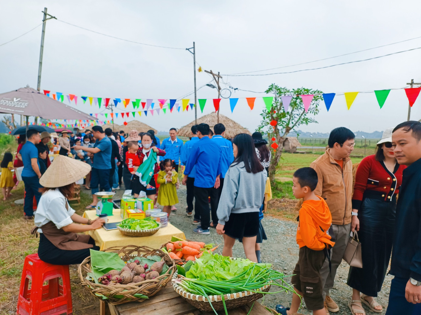 Mô hình nông trại xanh, kết hợp với du lịch trải nghiệm “Vườn nàng thơ” của Hằng đã có những thành công bước đầu. Mô hình nông trại xanh, kết hợp với du lịch trải nghiệm “Vườn nàng thơ” của Hằng đã có những thành công bước đầu.