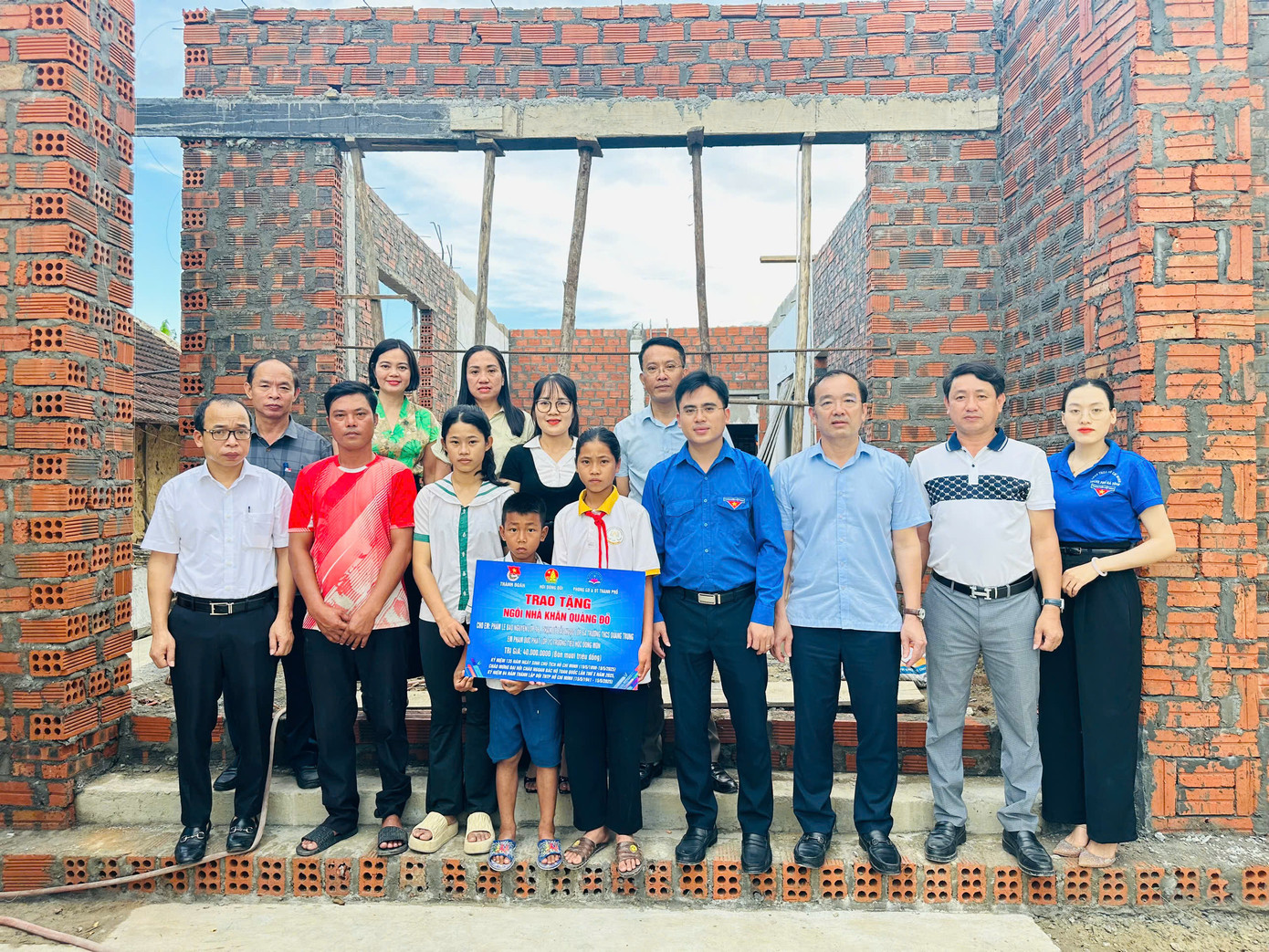 Trao 40 triệu đồng hỗ trợ gia đình 3 chị em: Phạm Lê Bảo Nguyên, Phạm Lê Bảo Ngọc, Phạm Đức Phát. Trao 40 triệu đồng hỗ trợ gia đình 3 chị em: Phạm Lê Bảo Nguyên, Phạm Lê Bảo Ngọc, Phạm Đức Phát.