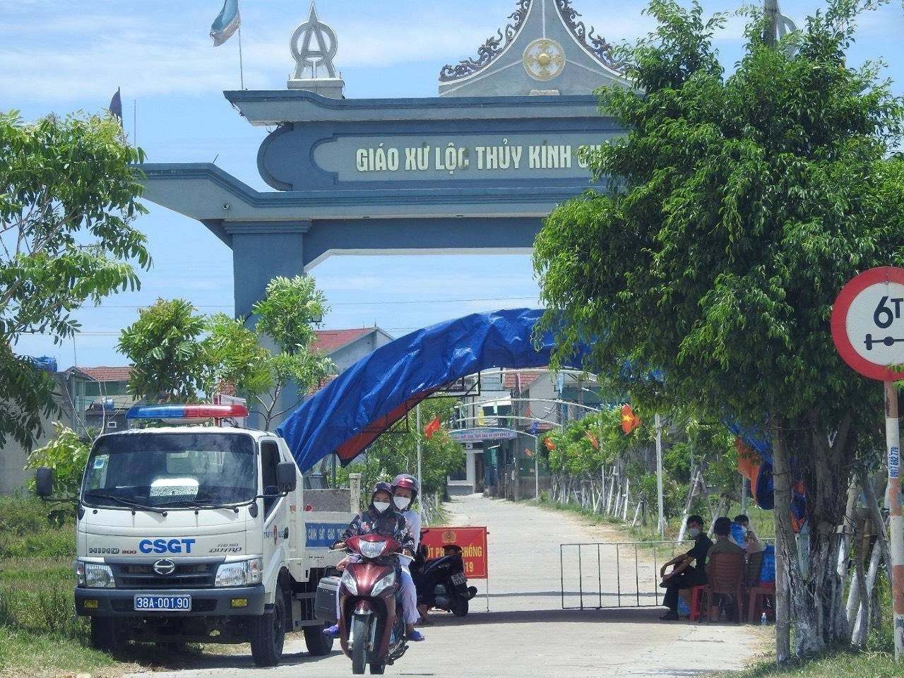 Khu vực vào thôn Đông Hà đã bị phong tỏa sau ca nhiễm.