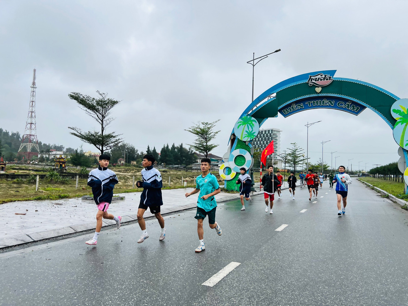 Theo đó chương trình không giới hạn đối tượng tham dự và không quy định cự ly đăng ký nhằm gây quỹ xây dựng nhà văn hóa cộng đồng cho đồng bào dân tộc thiểu số có quy mô dưới 10.000 người.