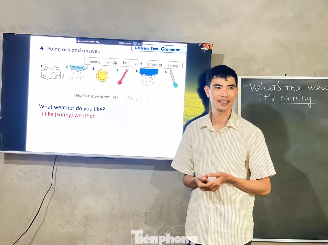 Thầy giáo khiếm thị Nguyễn Cảnh Dương – Chủ tịch Hội Người mù huyện Đức Thọ (Hà Tĩnh).