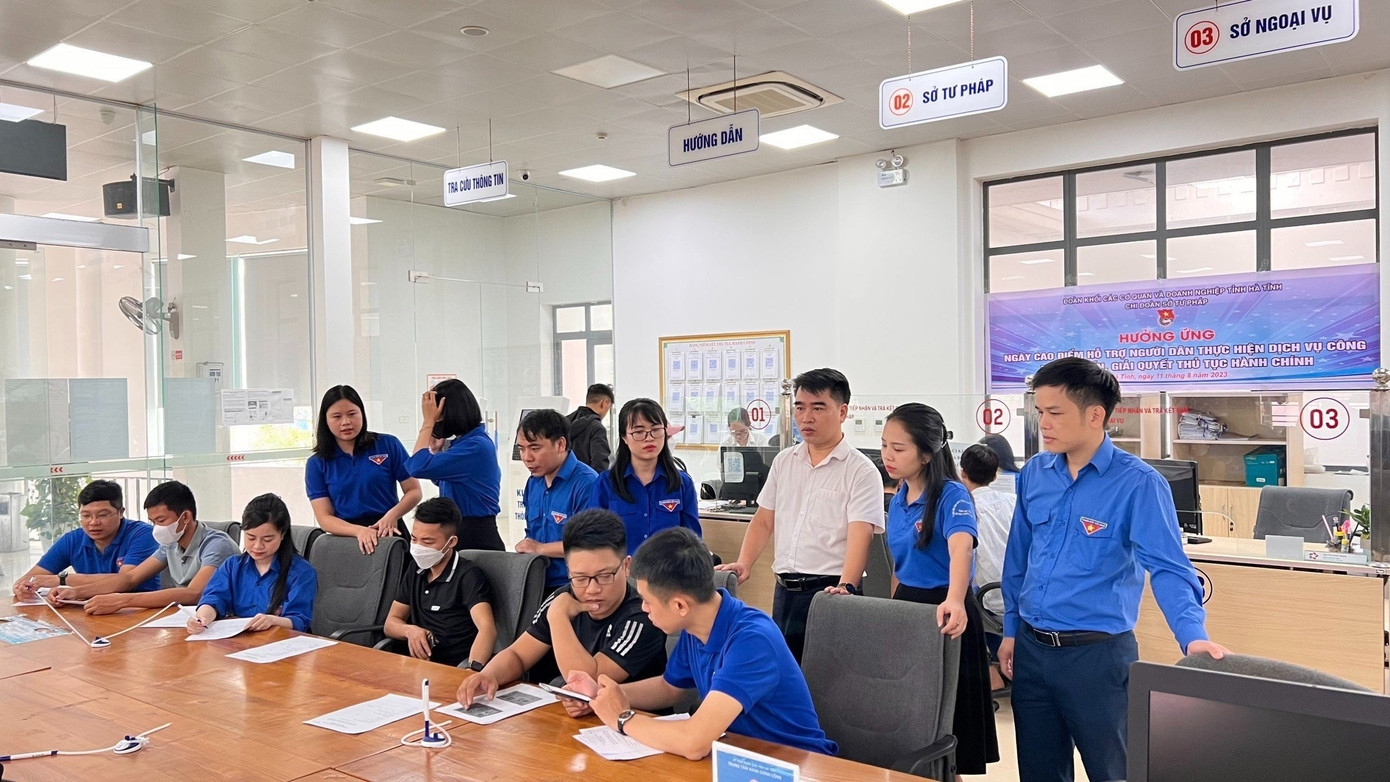 Tổ chức &quot;Ngày hội chuyển đổi số&quot;, tổ chức 416 đội hình lưu động hướng dẫn, hỗ trợ tại cơ quan, đơn vị, doanh nghiệp, tại nhà người dân.