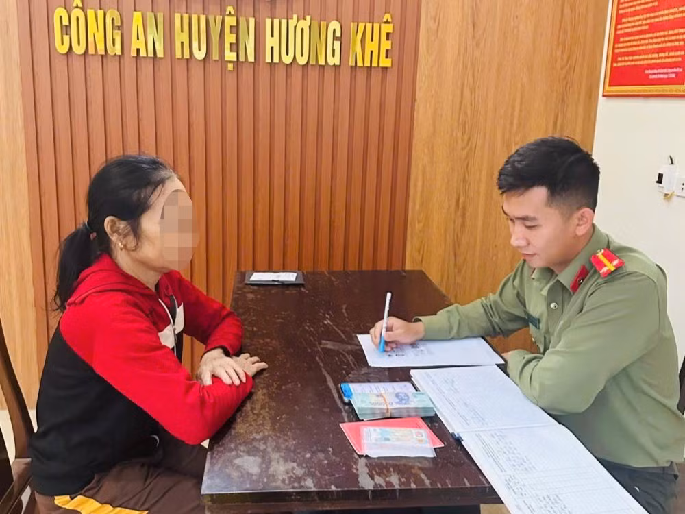 Công an kịp thời ngăn chặn vụ lừa đảo. Công an kịp thời ngăn chặn vụ lừa đảo.