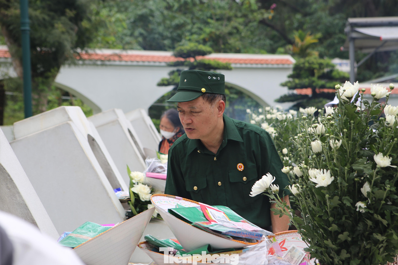 Cựu chiến binh ở Thái Nguyên đến dâng hương tại Ngã ba Đồng Lộc. Cựu chiến binh ở Thái Nguyên đến dâng hương tại Ngã ba Đồng Lộc.