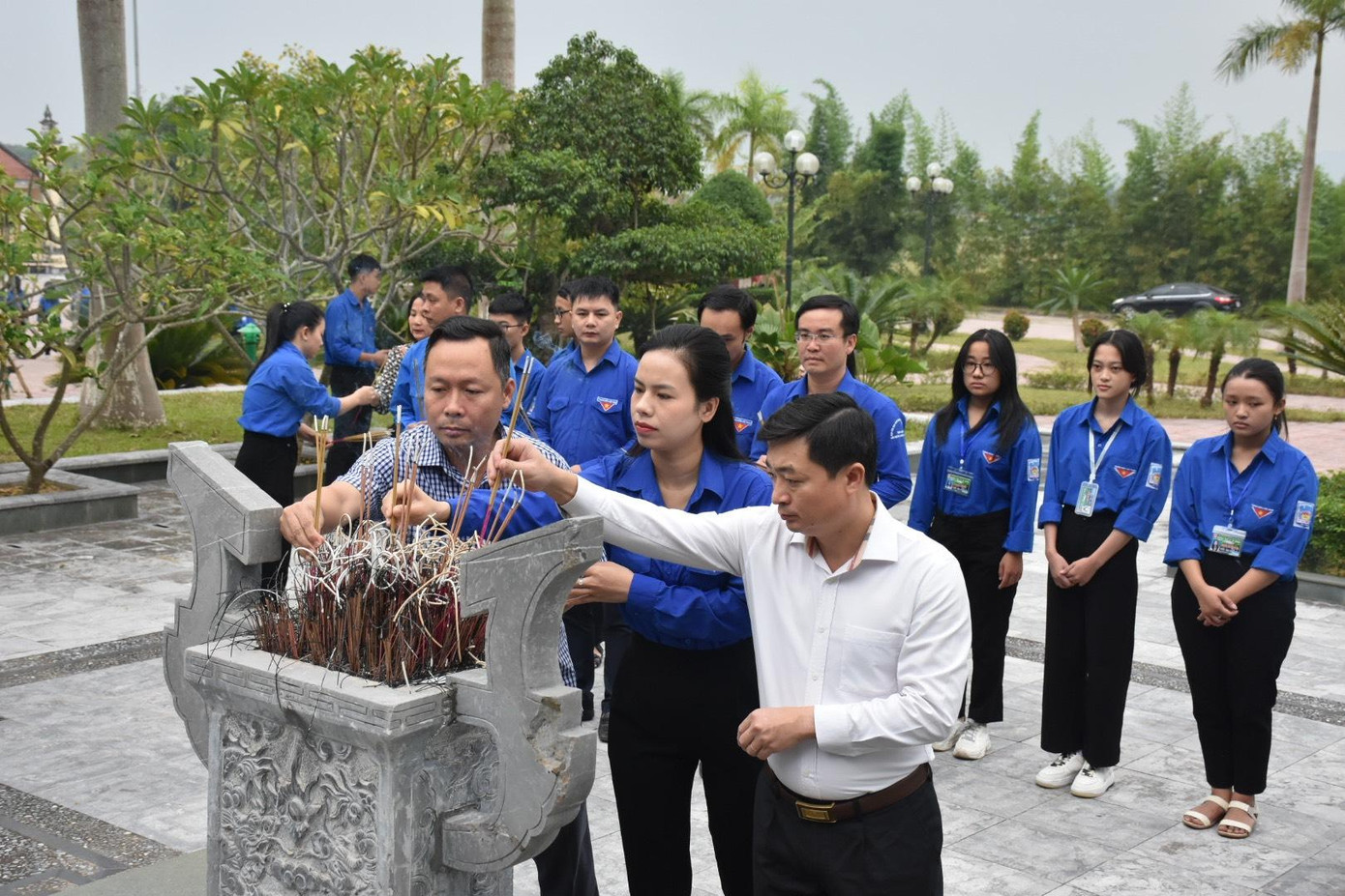 Ban Thường vụ Tỉnh Đoàn Hà Tĩnh tổ chức lễ dâng hương và các hoạt động kỷ niệm tại Khu tưởng niệm Lý Tự Trọng. Ban Thường vụ Tỉnh Đoàn Hà Tĩnh tổ chức lễ dâng hương và các hoạt động kỷ niệm tại Khu tưởng niệm Lý Tự Trọng.