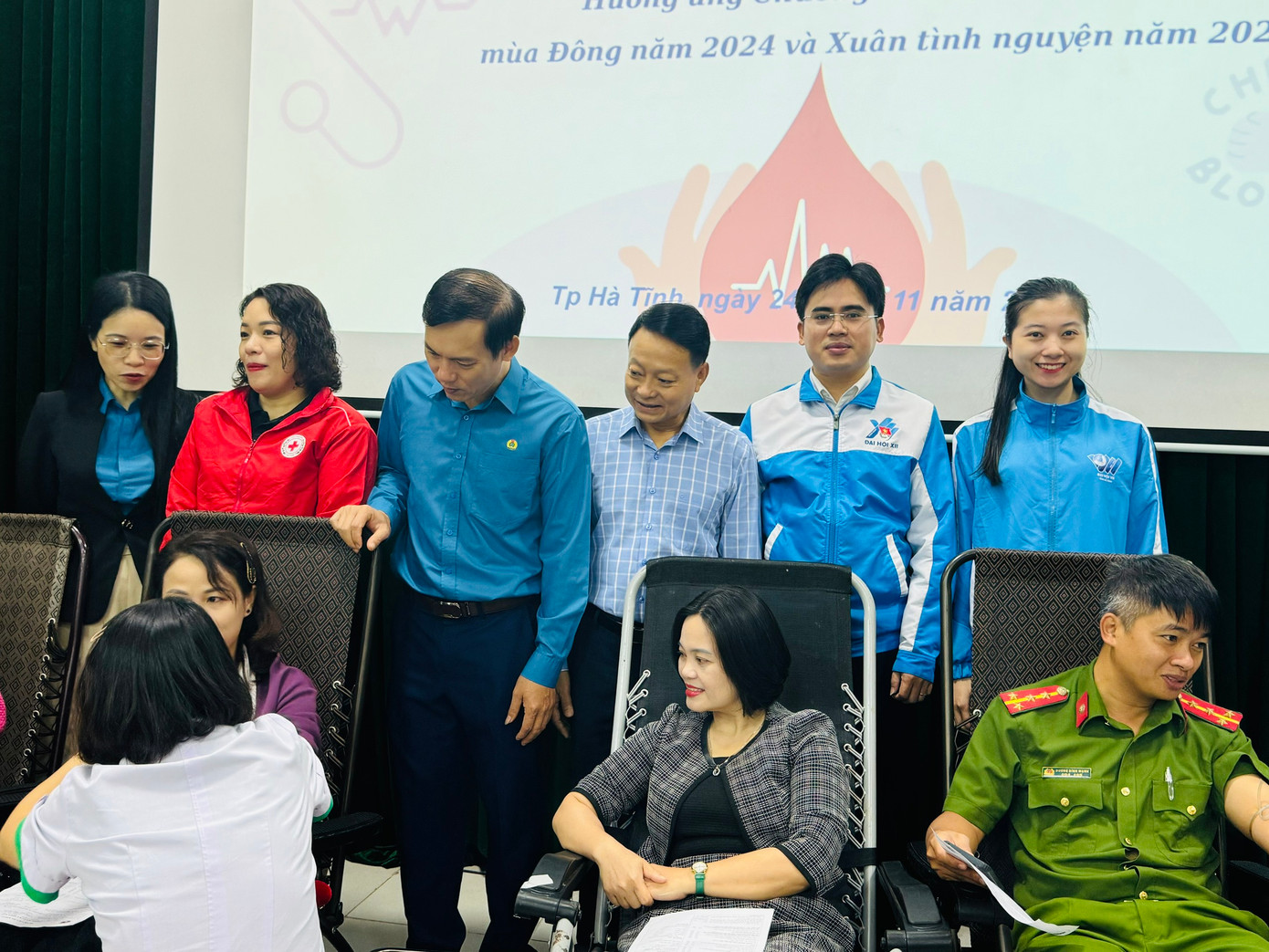 Trong sáng nay, BTC đã huy động được 258 đơn vị, nâng tổng số đơn vị máu hiến tặng của toàn thành phố từ đầu năm đến nay đạt 642 đơn vị, vượt chỉ tiêu đề ra trong năm. Trong sáng nay, BTC đã huy động được 258 đơn vị, nâng tổng số đơn vị máu hiến tặng của toàn thành phố từ đầu năm đến nay đạt 642 đơn vị, vượt chỉ tiêu đề ra trong năm.