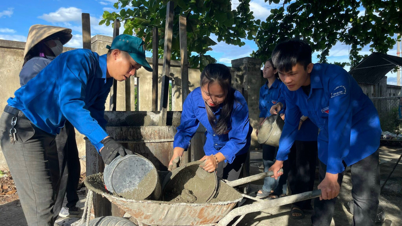 Các hoạt động tình nguyện như: hỗ trợ tham gia thực hiện dự án đường điện 500kV cũng được lực lượng thanh niên huyện Hương Khê hưởng ứng nhiệt tình. Các hoạt động tình nguyện như: hỗ trợ tham gia thực hiện dự án đường điện 500kV cũng được lực lượng thanh niên huyện Hương Khê hưởng ứng nhiệt tình.