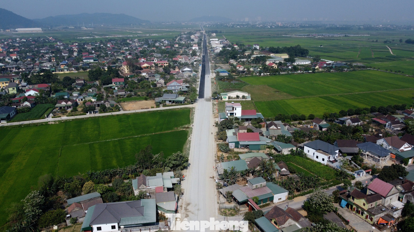 Theo đó, vào tháng 10/2021, Dự án nâng cấp tuyến đường An Viên Mỹ Thành có chiều dài hơn 7,7km với tổng mức đầu tư gần 130 tỉ đồng được đưa vào thi công. Dự án do Ban QLDA đầu tư xây dựng công trình dân dụng và công nghiệp tỉnh Hà Tĩnh làm chủ đầu tư; Công ty cổ phần xây dựng 368 và Công ty Tân Hoàng Long làm đơn vị thi công. Dự kiến đến hết tháng 3/2023, dự án sẽ hoàn thiện và đưa vào sử dụng. Theo đó, vào tháng 10/2021, Dự án nâng cấp tuyến đường An Viên Mỹ Thành có chiều dài hơn 7,7km với tổng mức đầu tư gần 130 tỉ đồng được đưa vào thi công. Dự án do Ban QLDA đầu tư xây dựng công trình dân dụng và công nghiệp tỉnh Hà Tĩnh làm chủ đầu tư; Công ty cổ phần xây dựng 368 và Công ty Tân Hoàng Long làm đơn vị thi công. Dự kiến đến hết tháng 3/2023, dự án sẽ hoàn thiện và đưa vào sử dụng.