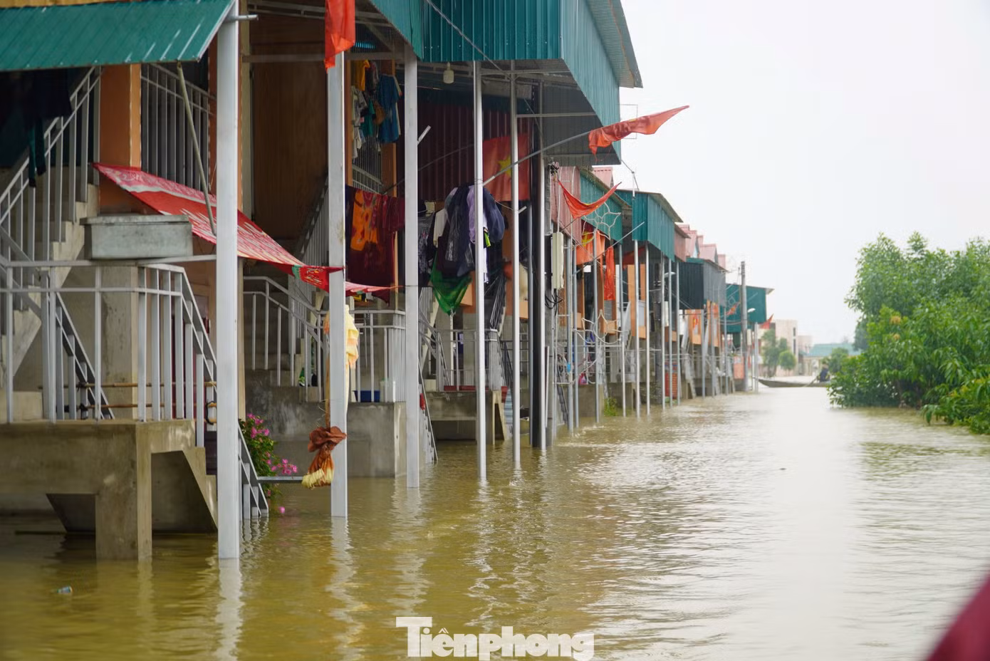 Đến thời điểm này, vùng ngập lụt thôn Tiền Phong đảm bảo 100% an toàn về người và tài sản.