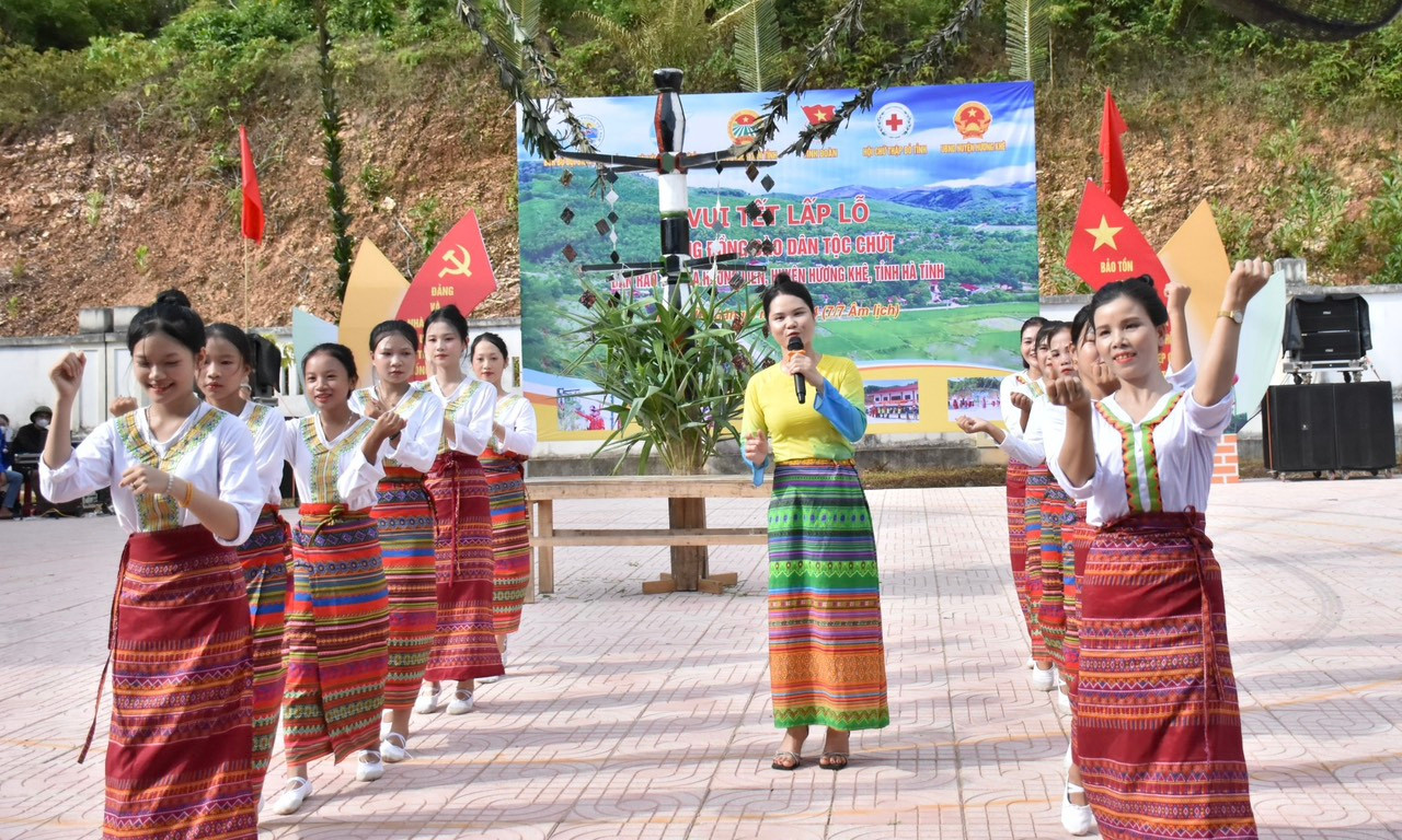 Từ lâu, đây cũng là ngày hội lớn của thanh niên và bà con dân tộc Chứt nhằm gìn giữ, lưu truyền, phổ biến, phát huy cho thế hệ mai sau những phong tục tập quán tốt đẹp.