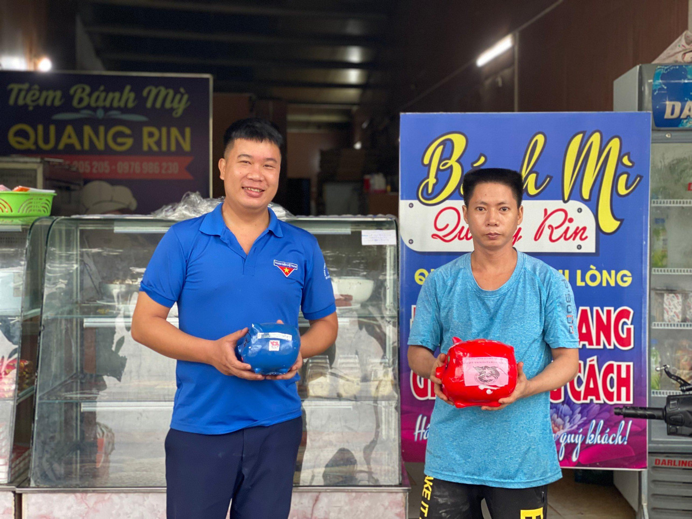 Mô hình lợn tiết kiệm đưa Trung thu đến với các em thiếu nhi có hoàn cảnh khó khăn. Mô hình lợn tiết kiệm đưa Trung thu đến với các em thiếu nhi có hoàn cảnh khó khăn.