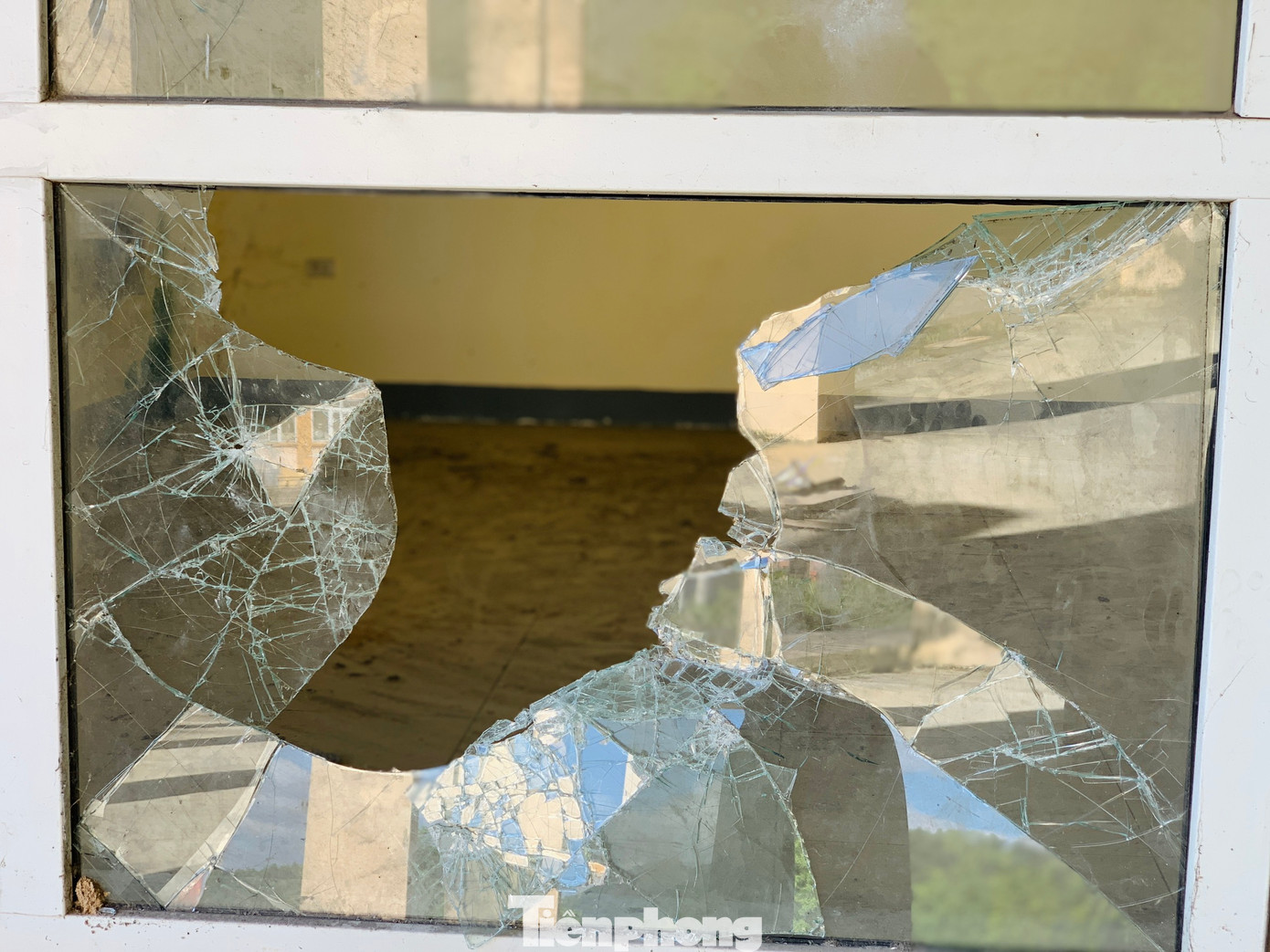 Nhiều hạng mục bên trong toà nhà hư hỏng. Nhiều hạng mục bên trong toà nhà hư hỏng.