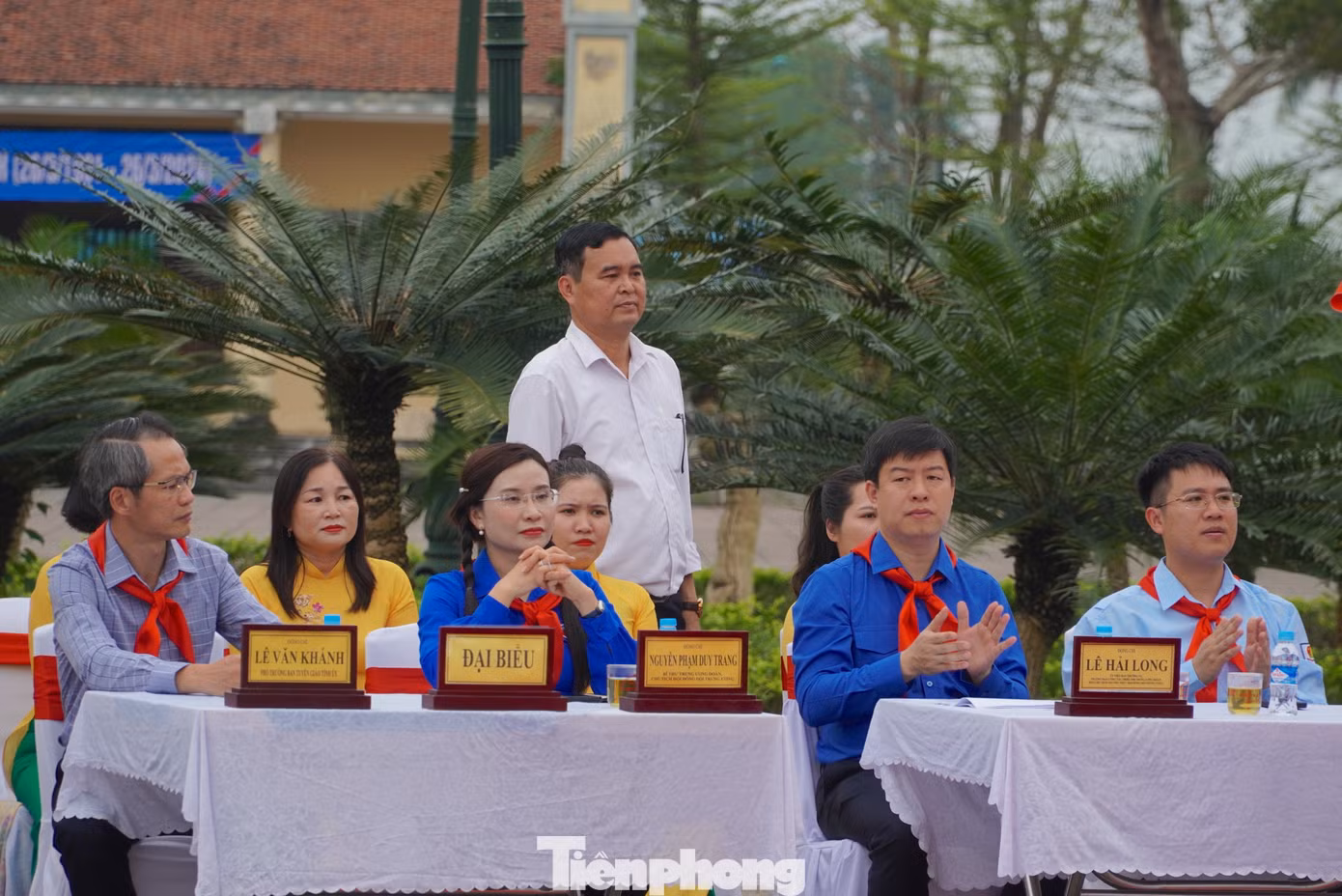 Trong dịp này, Hội đồng Đội tỉnh Hà Tĩnh phối hợp Hội đồng Đội huyện Thạch Hà, Liên đội Trường Tiểu học Lý Tự Trọng (xã Việt Tiến, huyện Thạch Hà) tổ chức kết nạp đội viên cho 70 thiếu niên tiêu biểu.