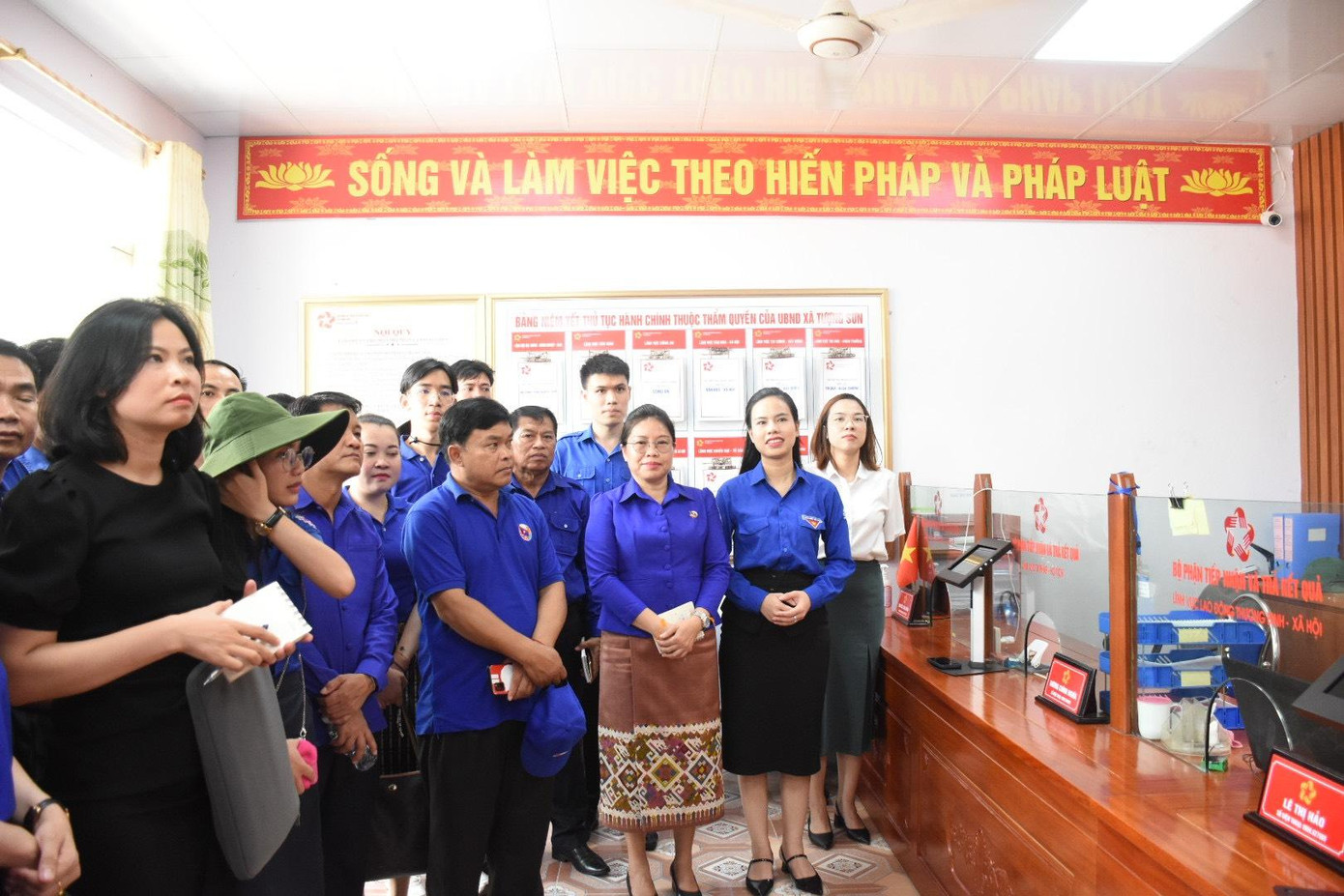 Đoàn đại biểu Đoàn thanh niên Nhân dân Cách mạng Lào đã tham quan, trao đổi kinh nghiệm xây dựng nông thôn mới tại xã Tượng Sơn, huyện Thạch Hà. Đoàn đại biểu Đoàn thanh niên Nhân dân Cách mạng Lào đã tham quan, trao đổi kinh nghiệm xây dựng nông thôn mới tại xã Tượng Sơn, huyện Thạch Hà.