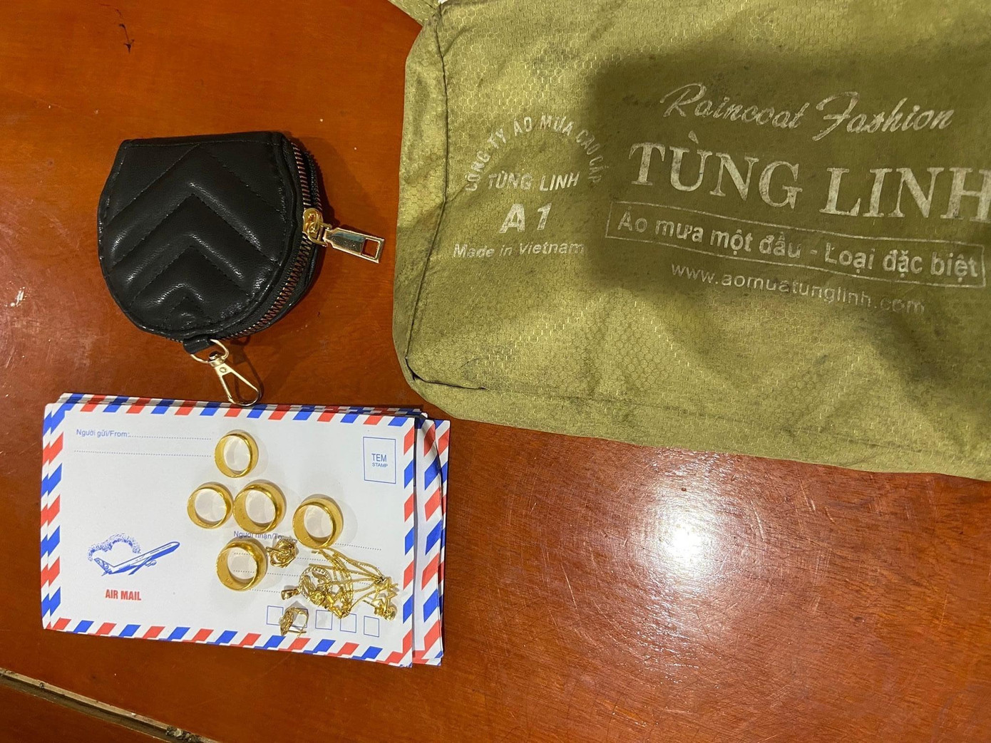 Số vàng được đặt trong túi nilon.