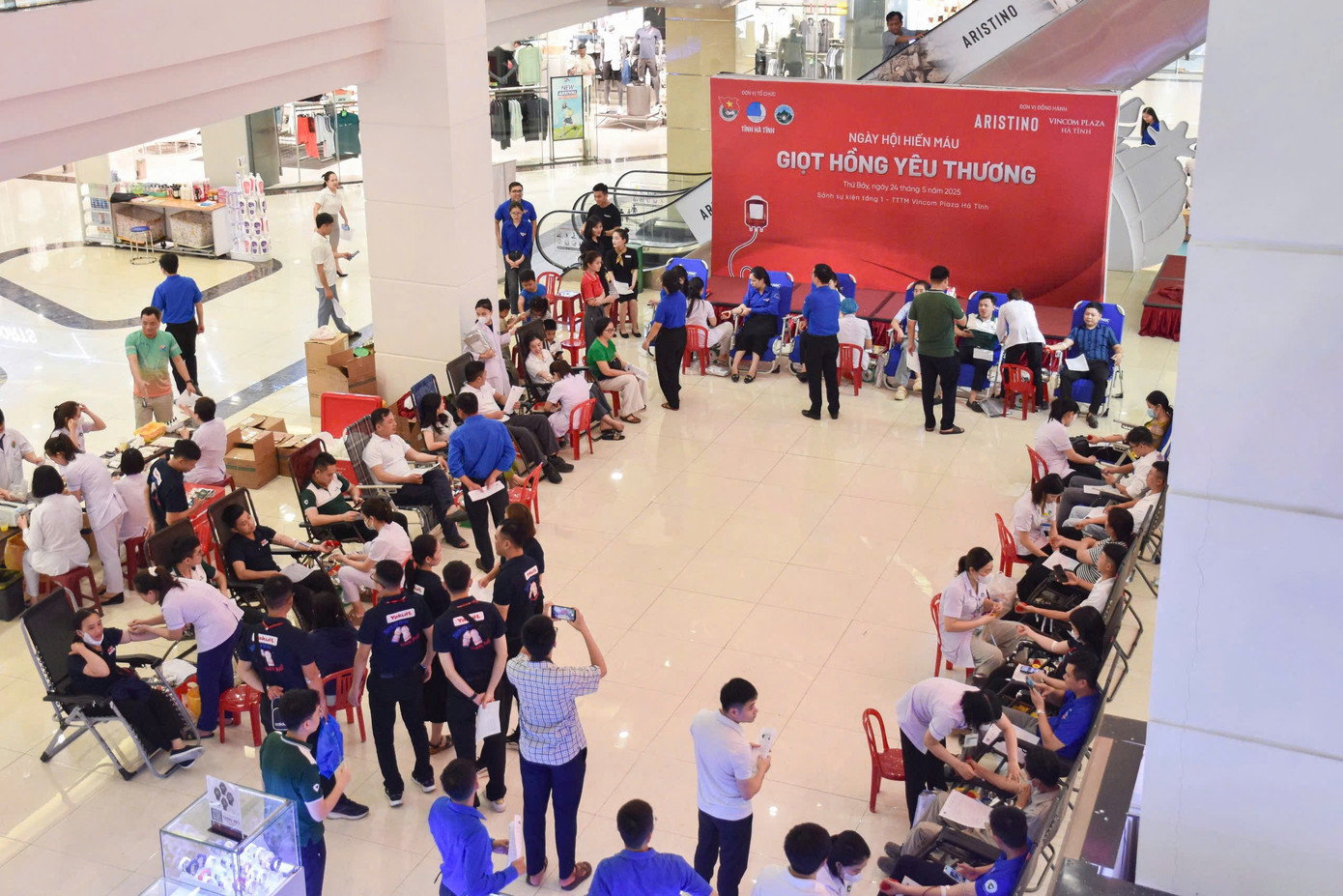 Chương trình đã thu hút sự tham gia sôi nổi của hơn 400 đoàn viên, thanh niên đến từ các đơn vị. Ảnh: HN