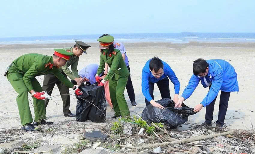 Cùng với đó, tuổi trẻ Hà Tĩnh đã thực hiện 1.025 hoạt động tình nguyện tham gia bảo vệ môi trường, ứng phó với biến đổi khí hậu.