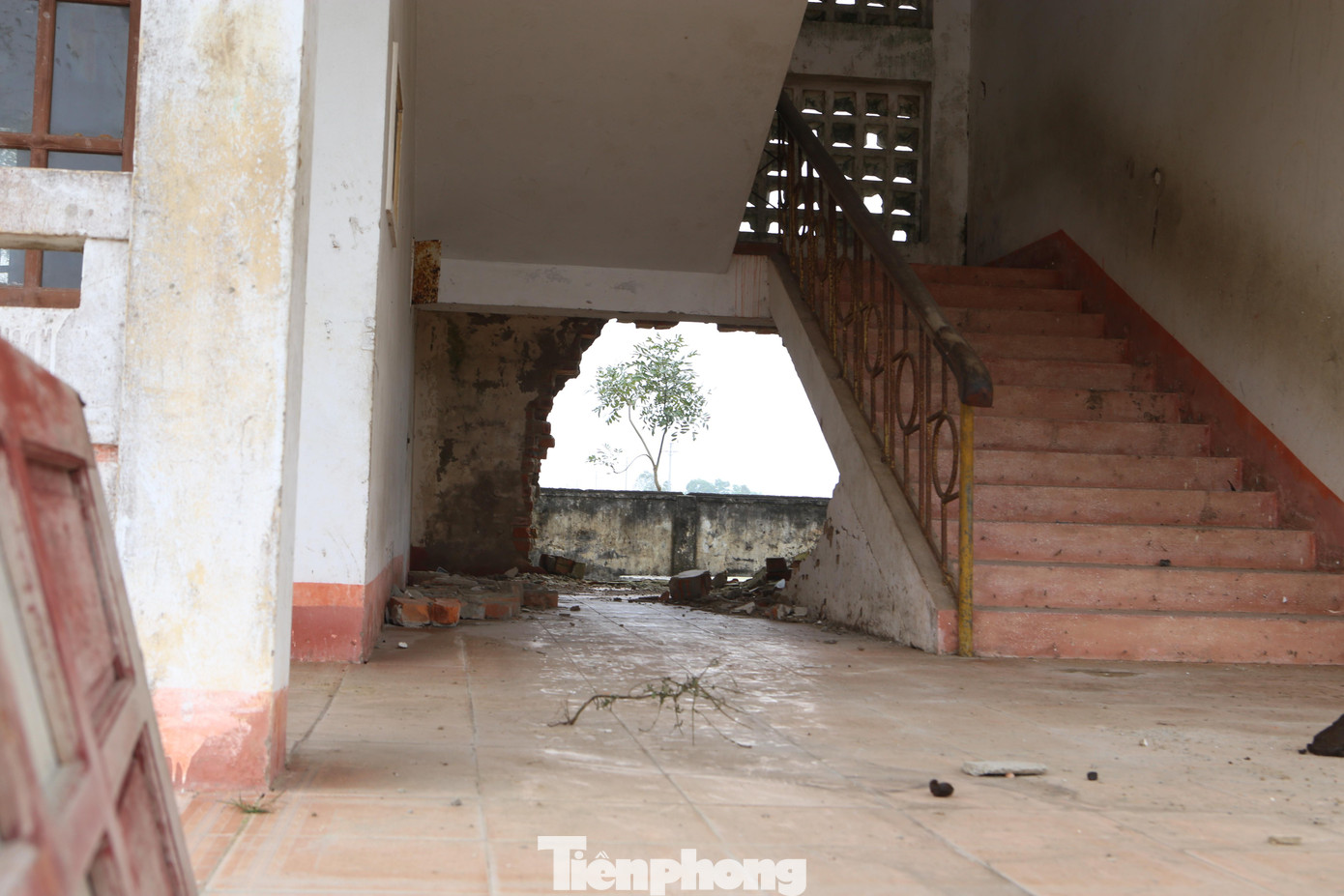 Nhiều hạng mục xây dựng qua nhiều năm không sử dụng, đã hư hỏng