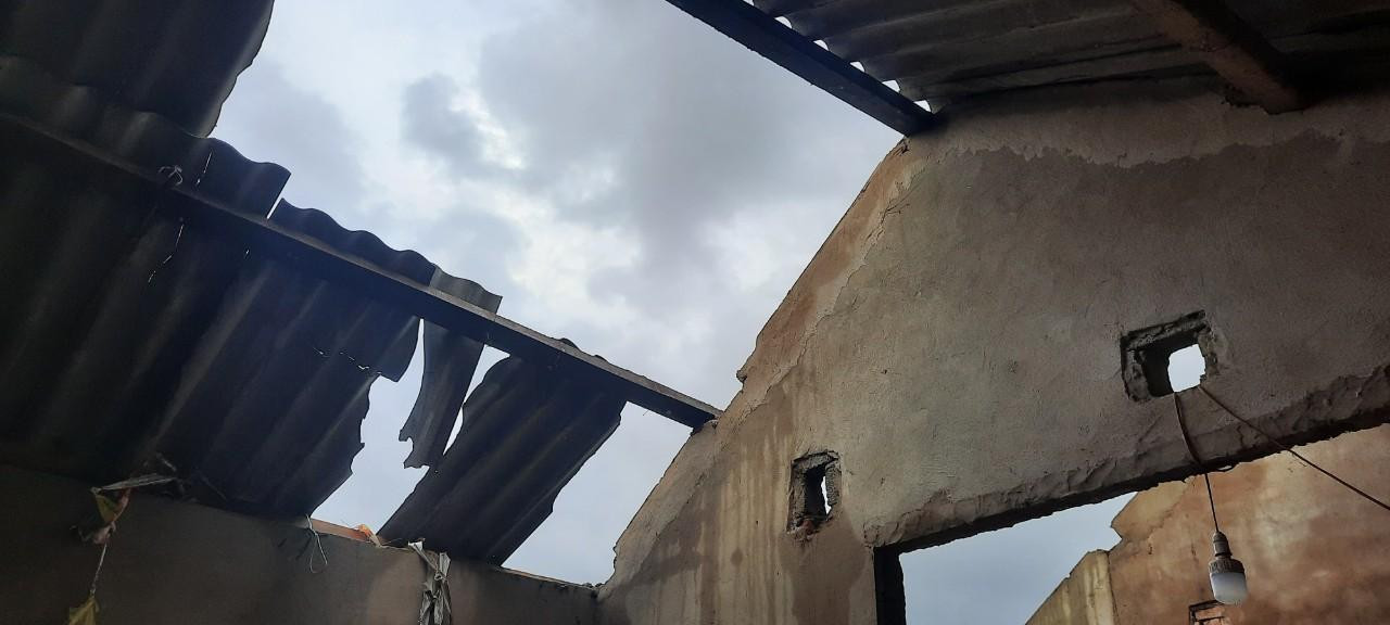 Lốc xoáy gây tốc mái nhà dân tại xã Thuần Thiện, huyện Can Lộc. Lốc xoáy gây tốc mái nhà dân tại xã Thuần Thiện, huyện Can Lộc.