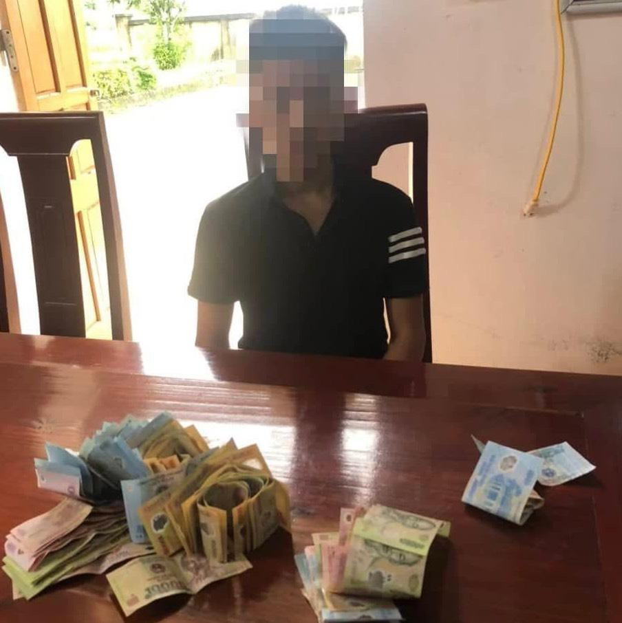 Trộm nhí lấy cắp lợn tiết kiệm hơn 10 triệu đồng.