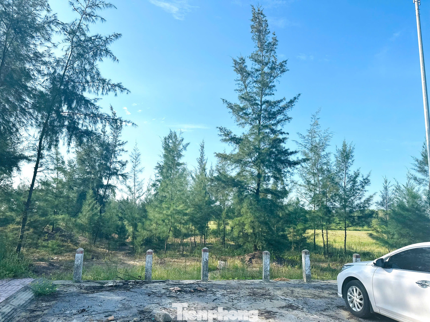 Tuyến đường thi công dở dang không chỉ gây lãng phí mà còn tiềm ẩn nhiều nguy cơ mất an toàn giao thông. Tuyến đường thi công dở dang không chỉ gây lãng phí mà còn tiềm ẩn nhiều nguy cơ mất an toàn giao thông.