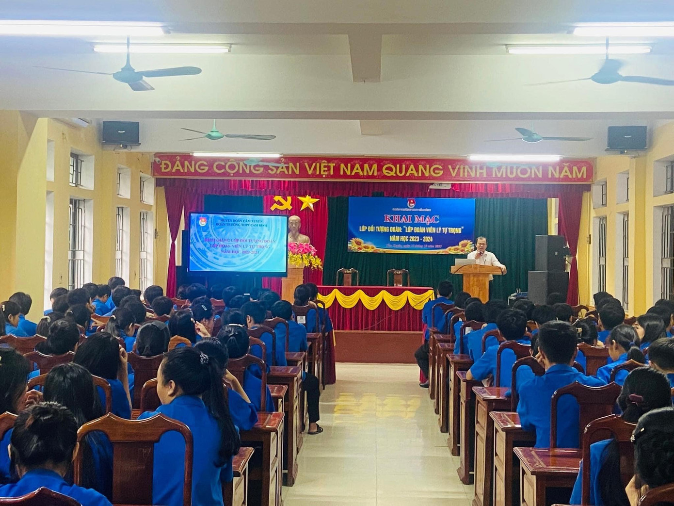 Tổ chức tuyên truyền về cuộc đời hoạt động cách mạng, tấm gương hy sinh anh dũng và tinh thần và lý tưởng cách mạng của đồng chí Lý Tự Trọng thông qua các diễn đàn, tọa đàm, sinh hoạt Chi đoàn, Chi hội, Chi đội.