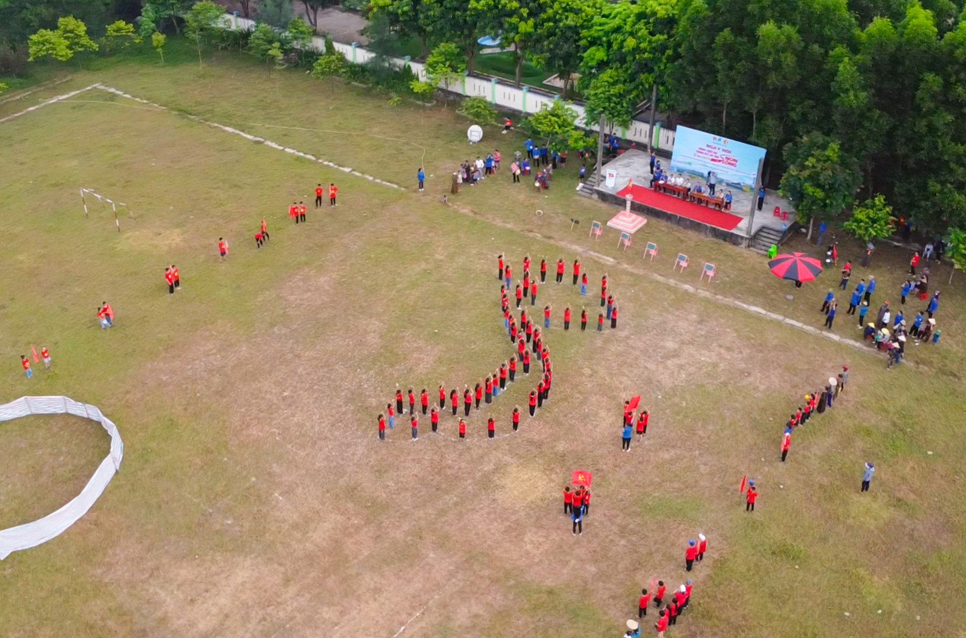 Thực hiện chiến dịch Thanh niên tình nguyện hè 2024, tại xã Thạch Bình, Thành Đoàn Hà Tĩnh đã tổ chức Ngày hội Thanh thiếu nhi thành phố Hà Tĩnh tự hào một dải non sông. Hoạt động này nhằm hưởng ứng cuộc vận động "Tự hào một dải non sông" và hướng tới chào mừng Đại hội hội LHTN Việt Nam thành phố Hà Tĩnh lần thứ VI, nhiệm kỳ 2024 – 2029. Ảnh: HN