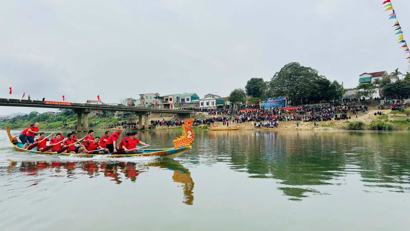 Những pha rượt đuổi kịch tích trên đường đua xanh đã gây nhiều ấn tượng.