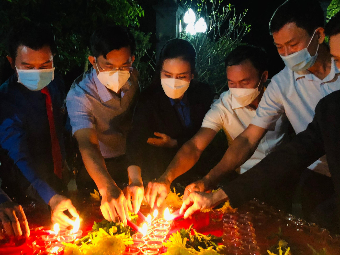Tại buổi lễ, đoàn đại biểu cùng đoàn viên thanh niên đã dâng hương, dâng hoa, thắp nến nhằm bày tỏ lòng biết ơn đối với cố Tổng Bí thư Lê Duẩn; đồng thời thể hiện quyết tâm phát huy truyền thống, huy động sức trẻ đóng góp ngày càng nhiều hơn vào sự nghiệp đổi mới của quê hương, đất nước, bảo vệ vững chắc thành quả cách mạng của Đảng.
