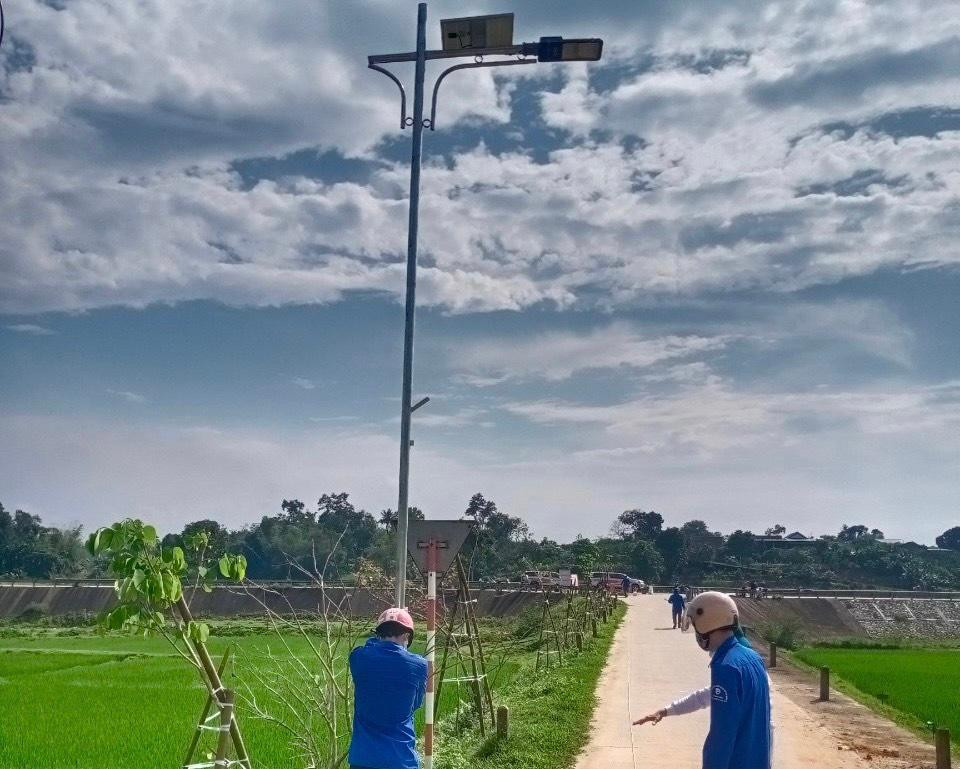 Mô hình “Thắp sáng đường quê” là công trình thanh niên sôi nổi đưa ánh sáng về các xã vùng sâu, vùng xa. Công trình được người dân ghi nhận và đánh giá cao.