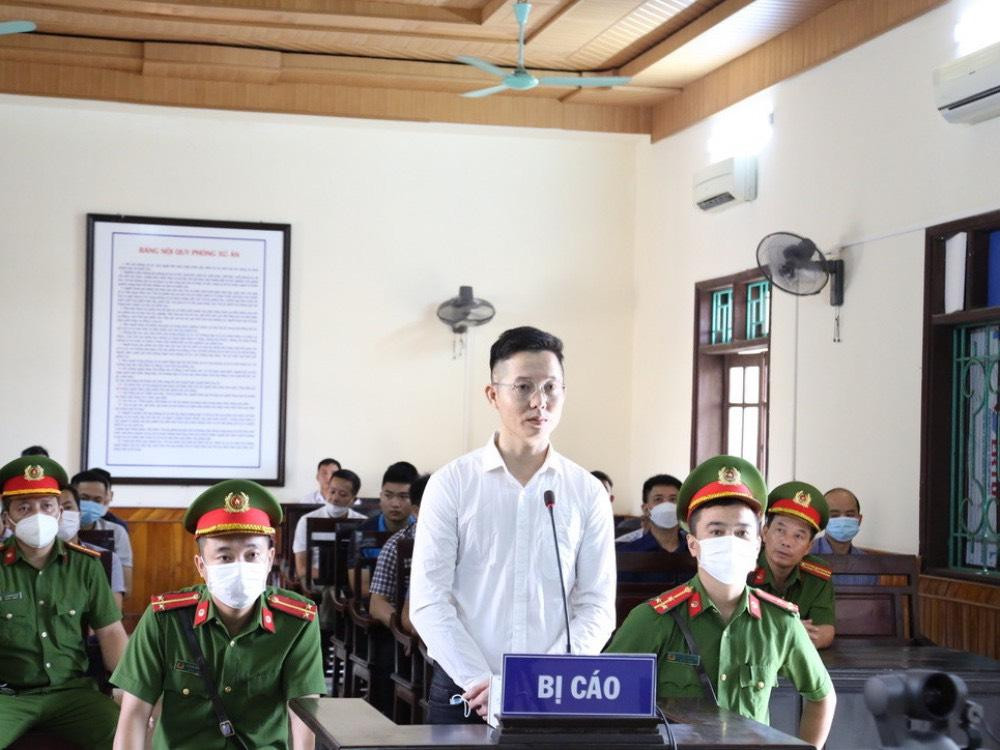 Bị cáo Hùng tại phiên toà xét xử.