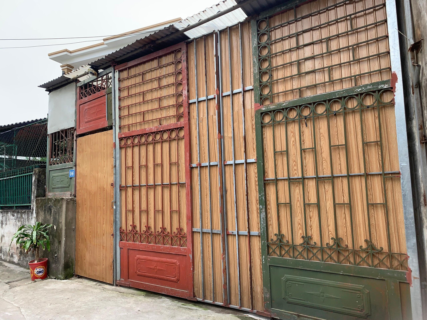 Ngôi nhà em V. sinh sống cùng gia đình. Ngôi nhà em V. sinh sống cùng gia đình.