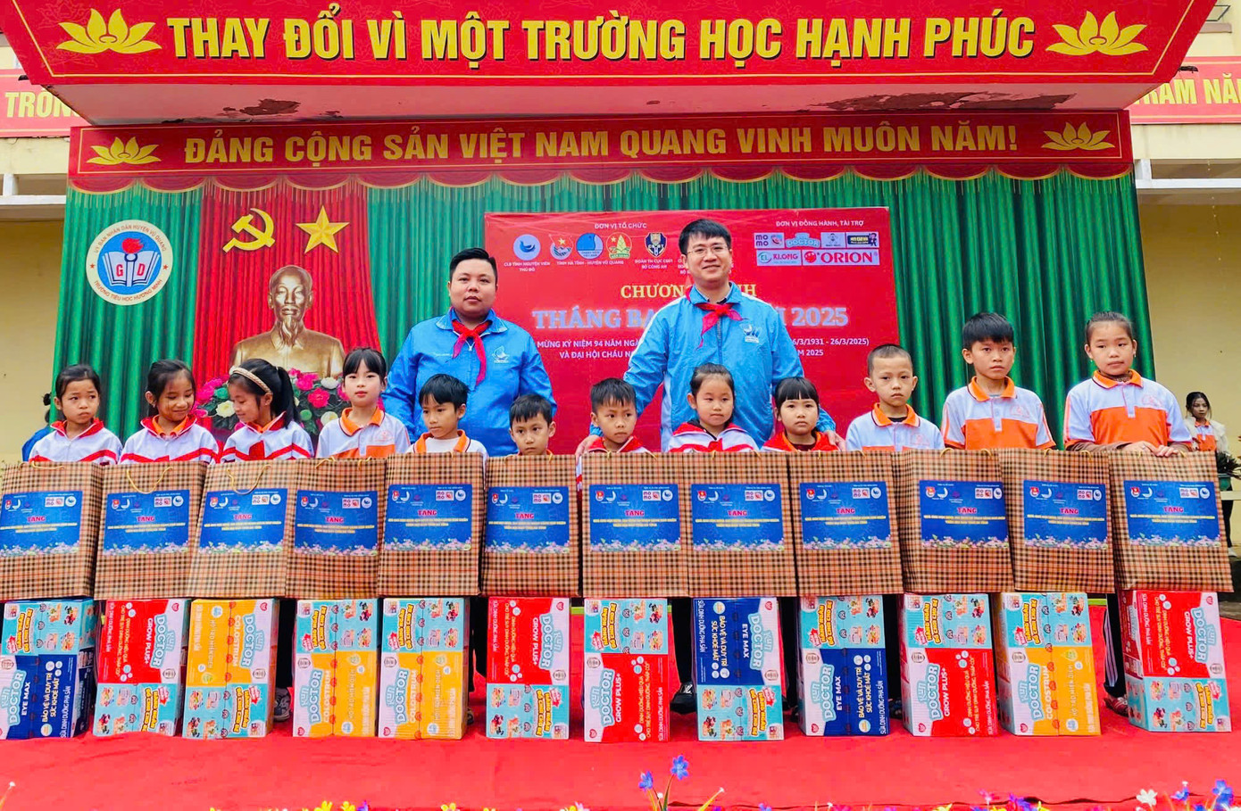 Nhiều hoạt động ý nghĩa đã được triển khai như trao 30 suất học bổng “Tiếp sức đến trường”; trao 2 tủ sách “Thắp sáng tri thức”...