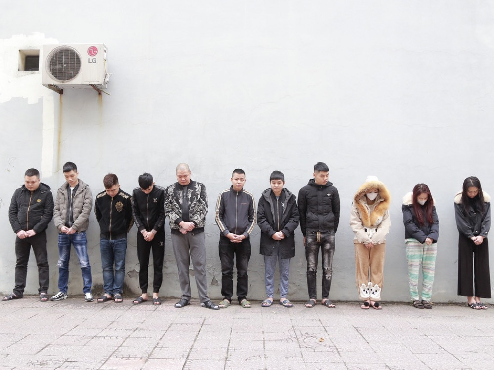 Nhóm đối tượng bị bắt giữ để điều tra về hành vi "Lừa đảo chiếm đoạt tài sản". Nhóm đối tượng bị bắt giữ để điều tra về hành vi "Lừa đảo chiếm đoạt tài sản".