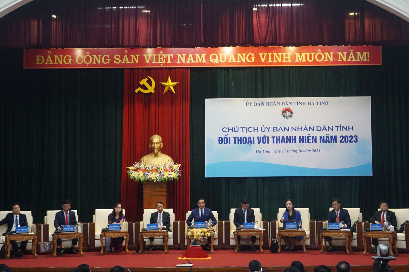 Hội nghị đối thoại giữa Chủ tịch UBND tỉnh với thanh niên năm 2023. Hội nghị đối thoại giữa Chủ tịch UBND tỉnh với thanh niên năm 2023.